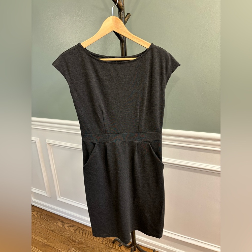 Quince Ultra-Stretch Ponte Cap Sleeve dress